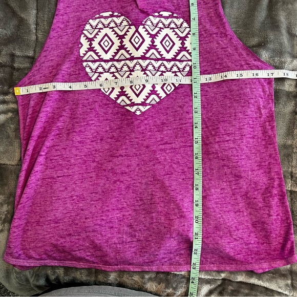 No Boundaries Fuchsia Pink Heart Graphic Workout Tank Top Tulip Back NWOT - Picture 6 of 11
